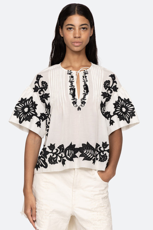 Liliana Applique S/SLV Top