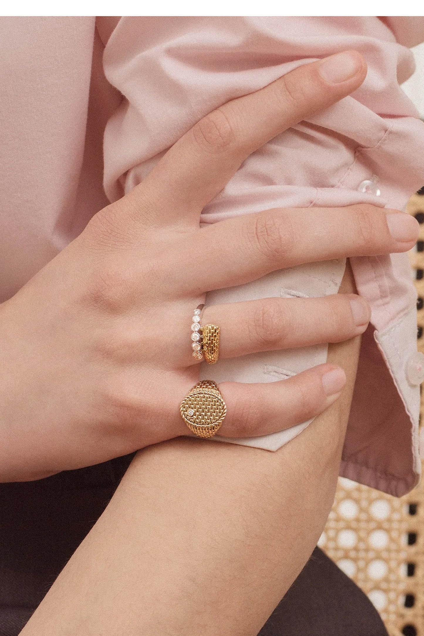 Cannage Oval Signet Ring