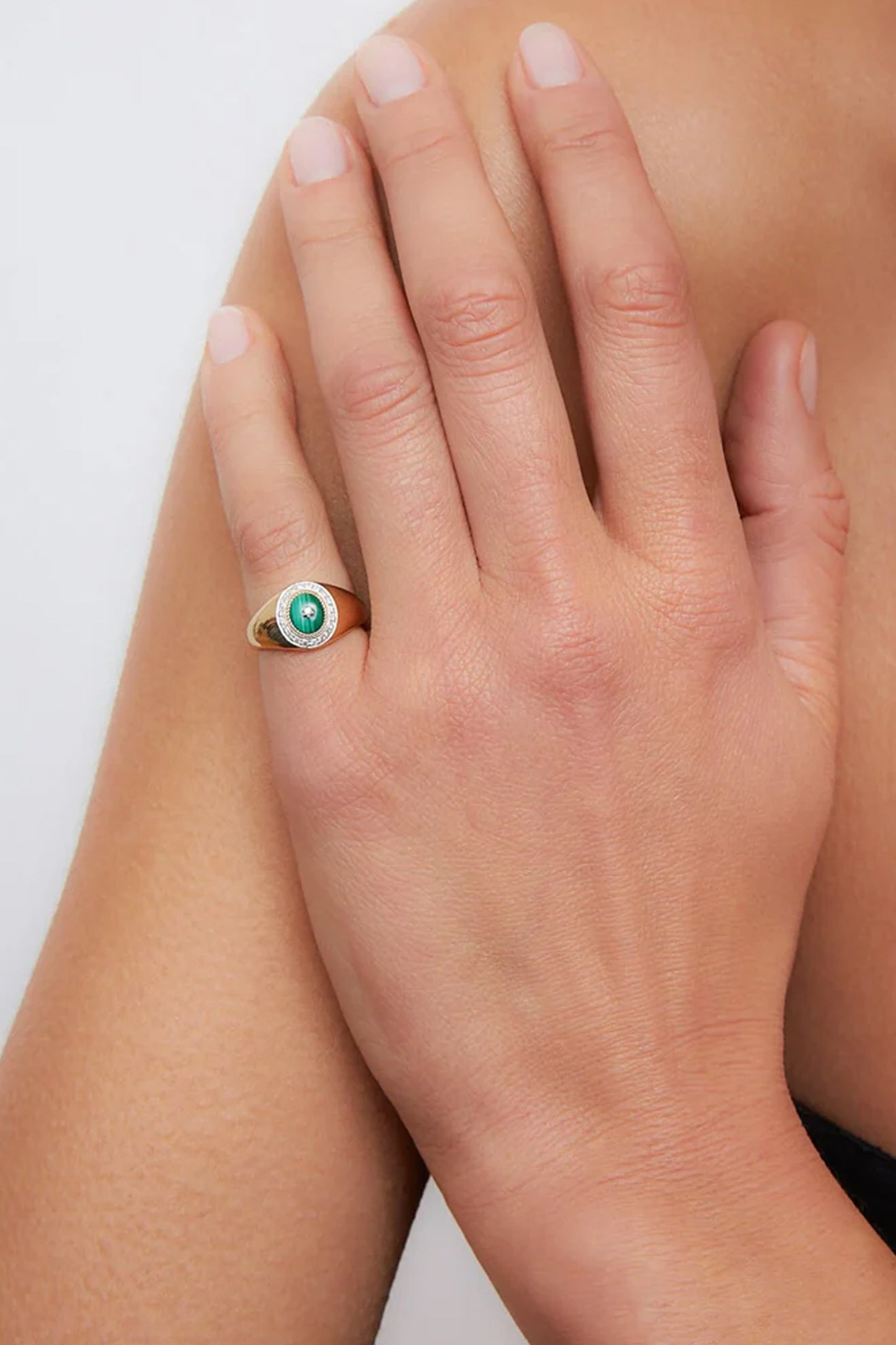 Mini Pompadour Signet Ring