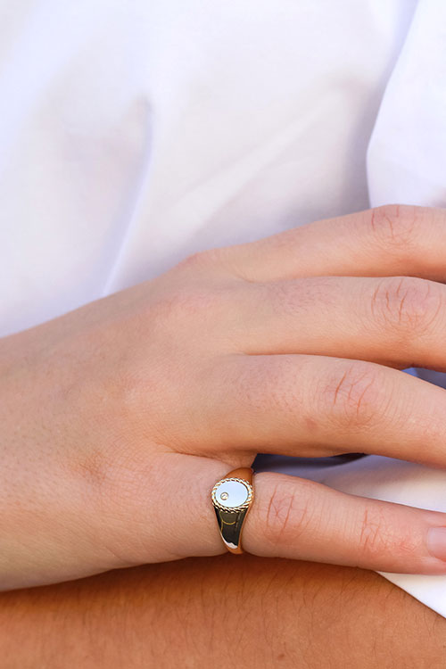 Mini Oval Signet Ring
