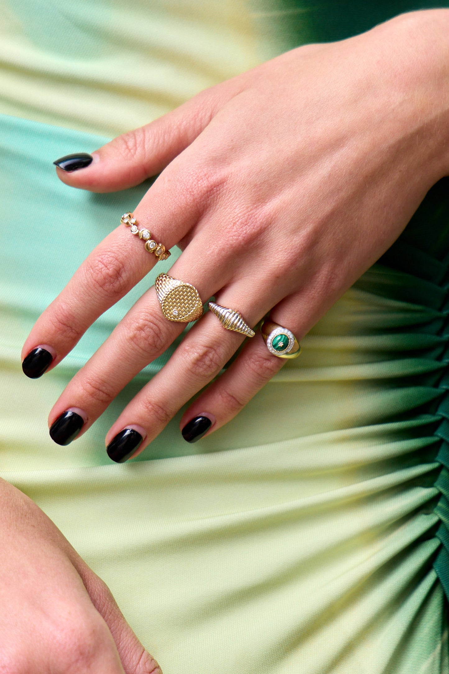 Nano Oval Signet Ring