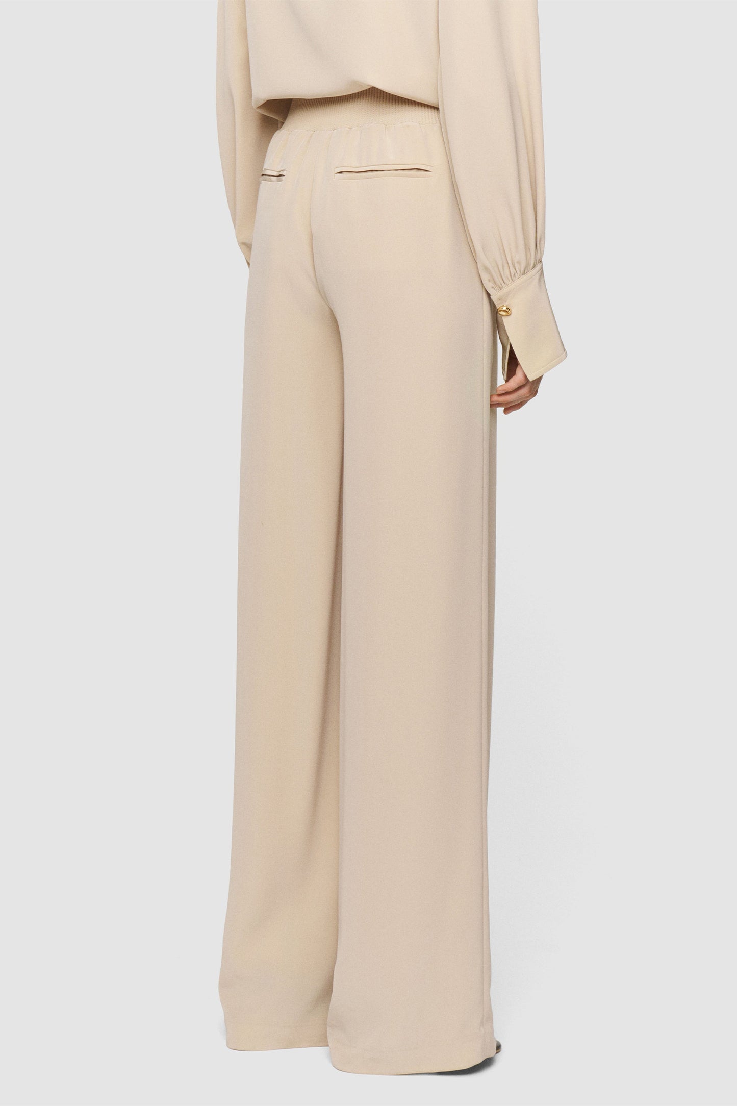 Nour Pant
