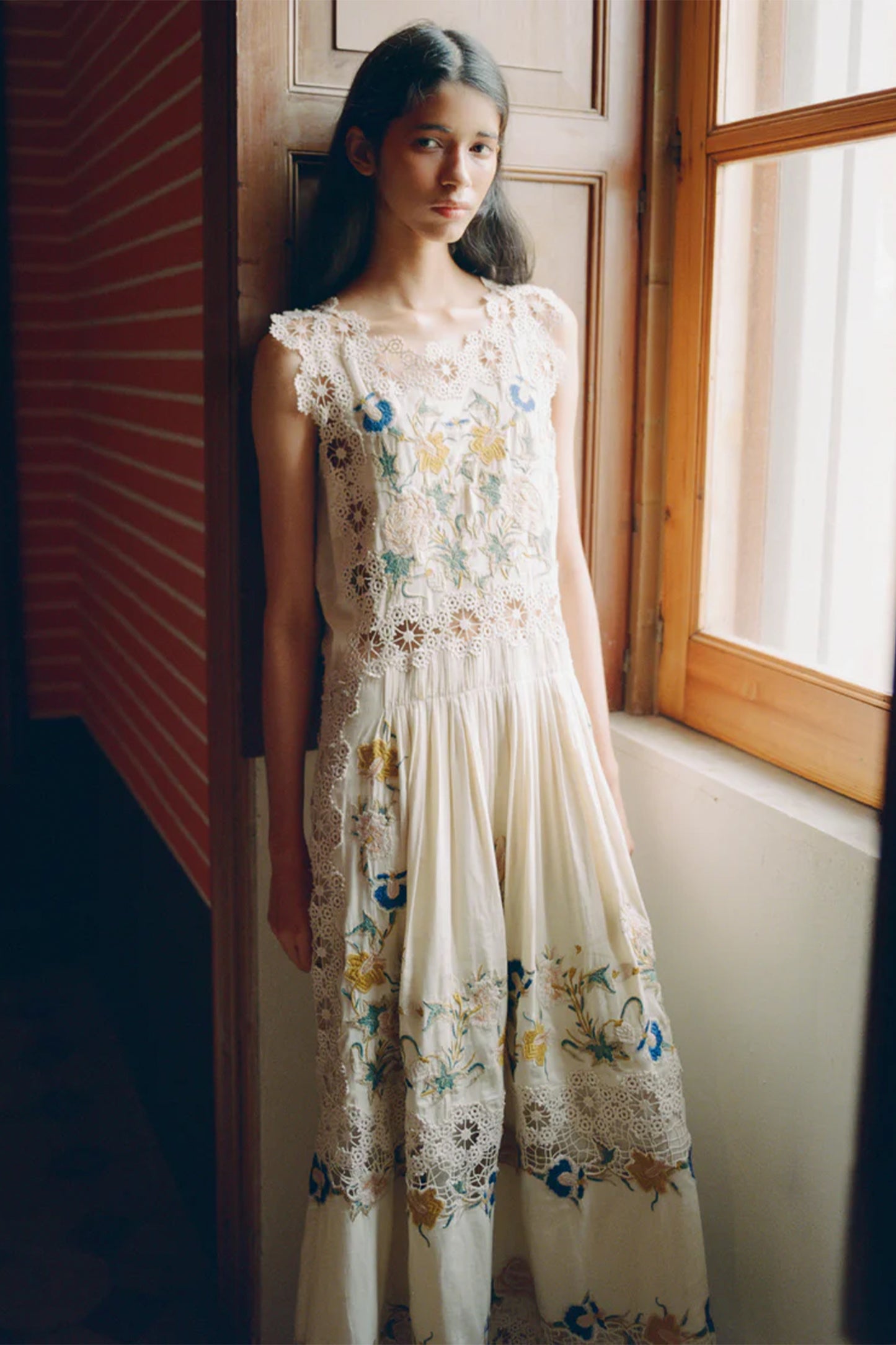 Adonna Emb Slvless Midi Dress