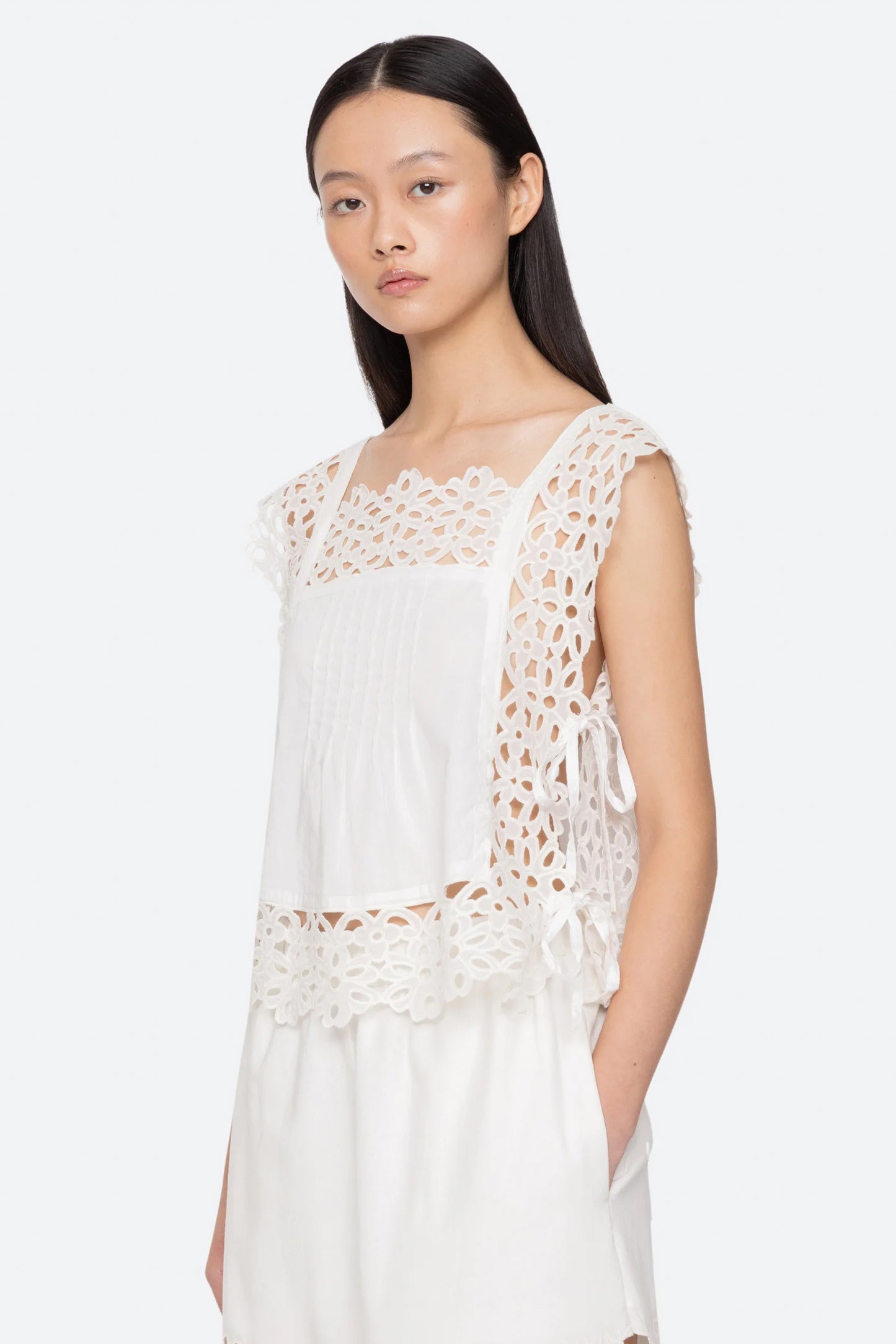 Leila Eyelet Slvless Top