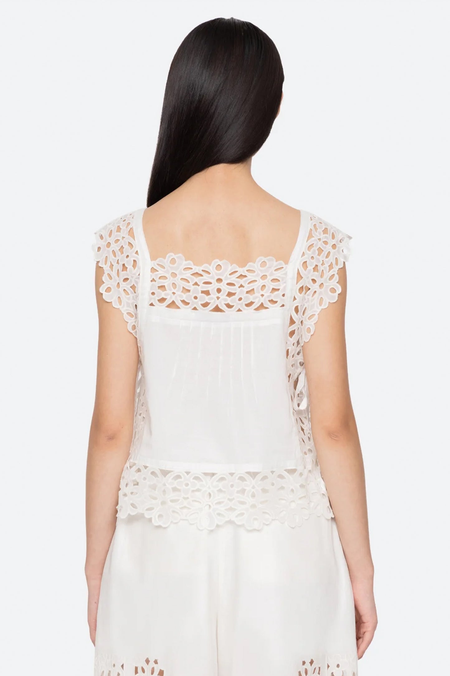 Leila Eyelet Slvless Top