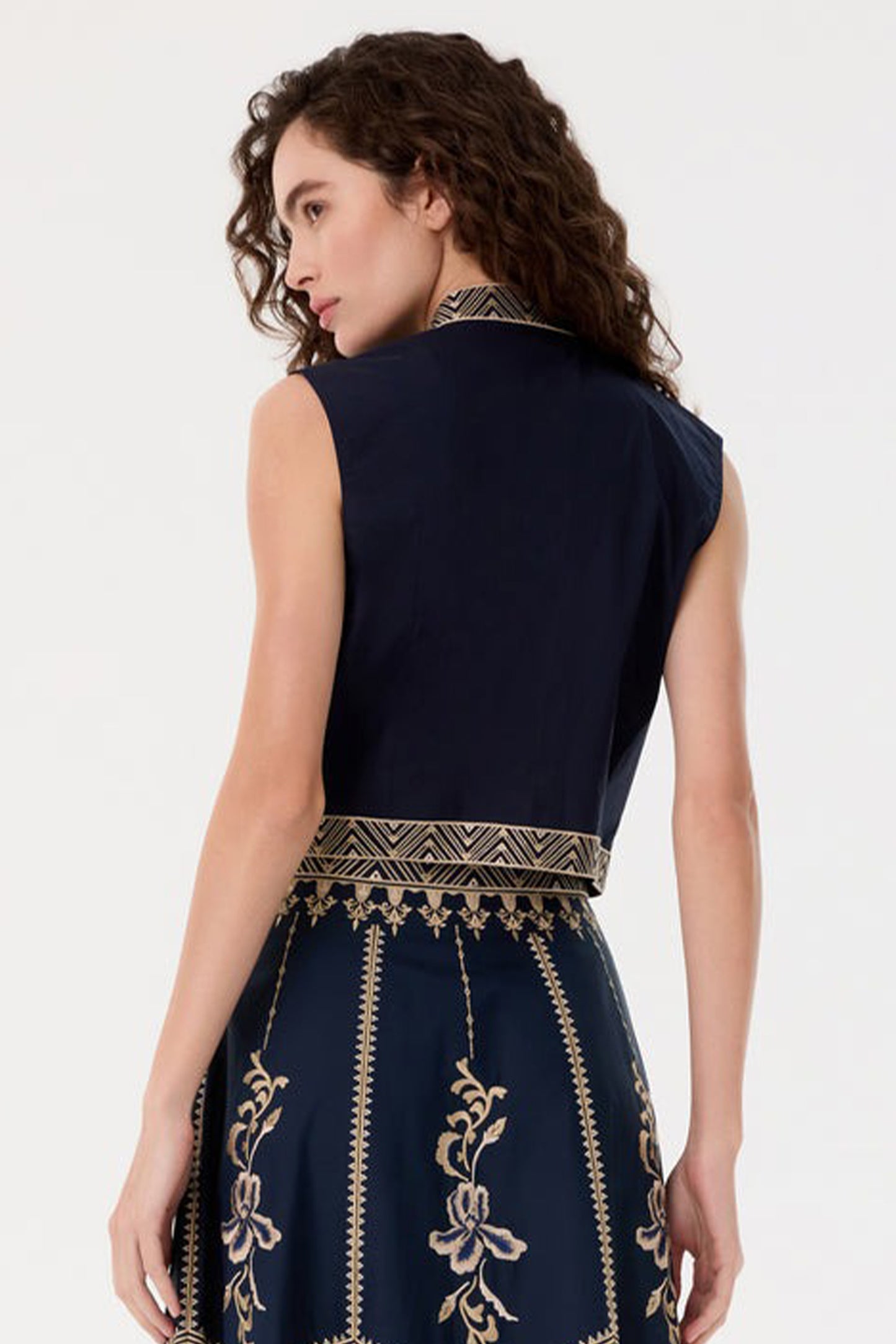 Andorra Iris Embroidery Top