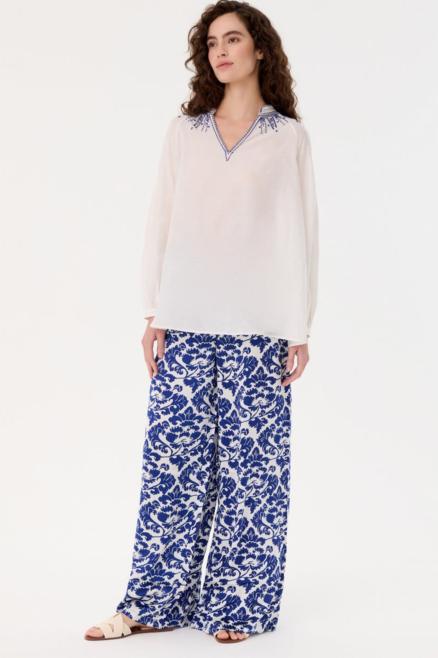 Ilizia Iris Embroidery Shirt