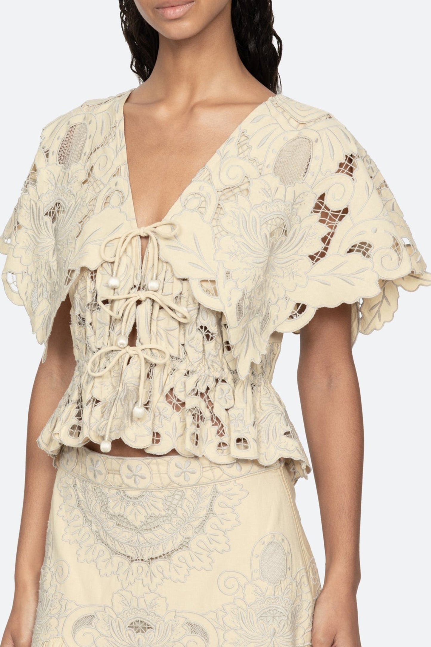 Ceci Embroidery S/SLV Top
