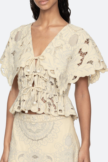 Ceci Embroidery S/SLV Top