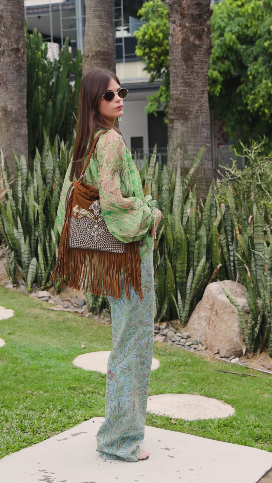 Load video: NEW ETRO