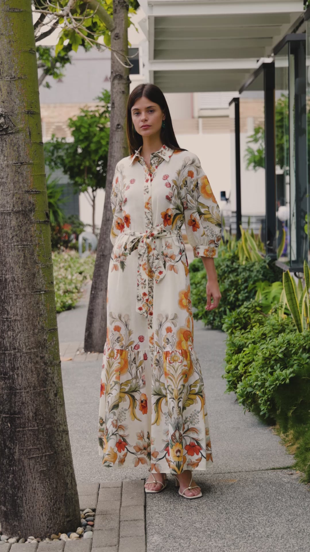 Load video: NEW ETRO